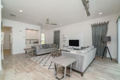 Modern Reunion Villa With Pool Villa
