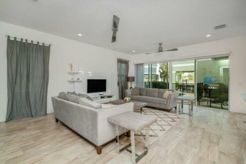 Modern Reunion Villa With Pool Villa
