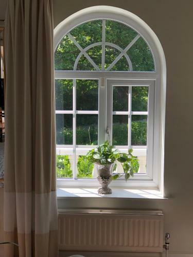 Lovely Studio Apartment With Roof Top Conservatory