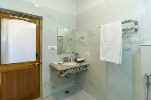 Lodge Stayvista At Castle Oodeypore