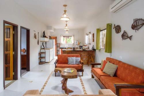 Casa Linda E Espa�osa Com Ar - 50 Mts Da Praia