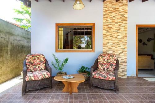 Casa Linda E Espa�osa Com Ar - 50 Mts Da Praia