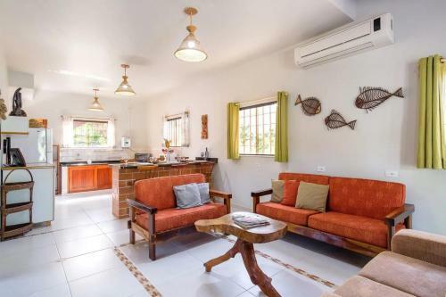 Casa Linda E Espa�osa Com Ar - 50 Mts Da Praia