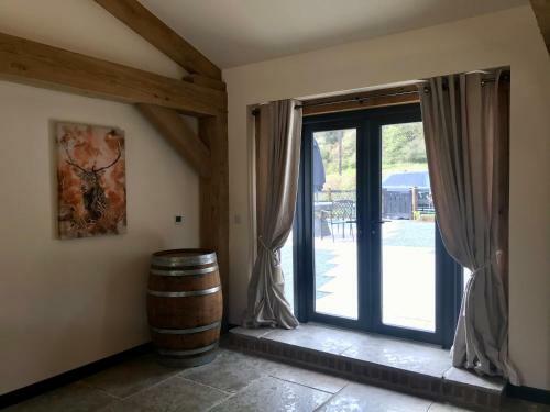 Trelaske Mill Cider Barn-with Hot Tub, Fire Pit Bbq