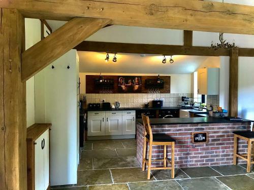 Trelaske Mill Cider Barn-with Hot Tub, Fire Pit Bbq