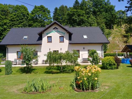 Bed & Breakfast Mi?towy Dworek