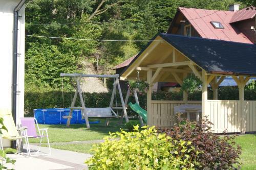 Bed & Breakfast Mi?towy Dworek