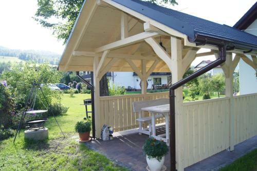 Bed & Breakfast Mi?towy Dworek
