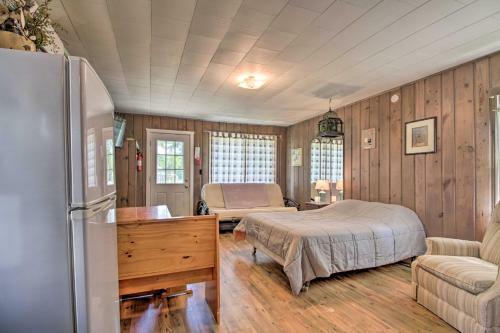 Pet-friendly Lake Cabin Boat Rentals And Dock!