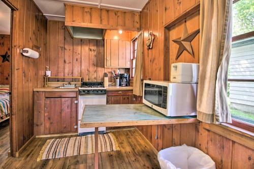 Lake Retreat With Dock, Deck And Bbq, Byo Boat!