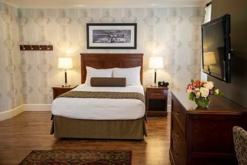 Hume Hotel