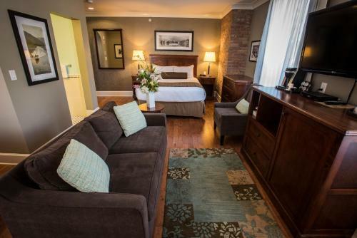 Hume Hotel