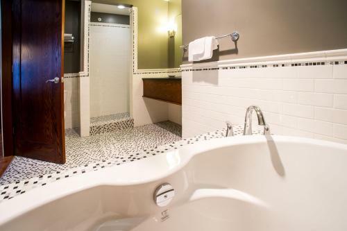 Hume Hotel