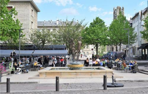 Beautiful Apartment In Le Mesnil-esnard With Wifi