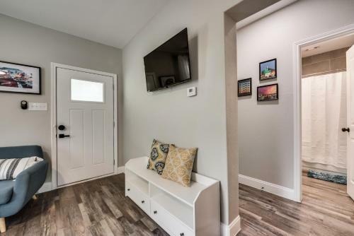 Little D Bnb - Modernized 3 Bedroom 2 Bath Getaway