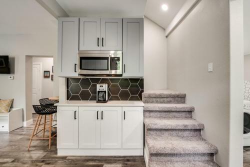 Little D Bnb - Modernized 3 Bedroom 2 Bath Getaway