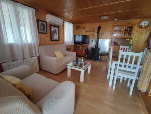 Caba�a De Madera Especial Y Acogedora