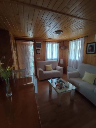 Caba�a De Madera Especial Y Acogedora
