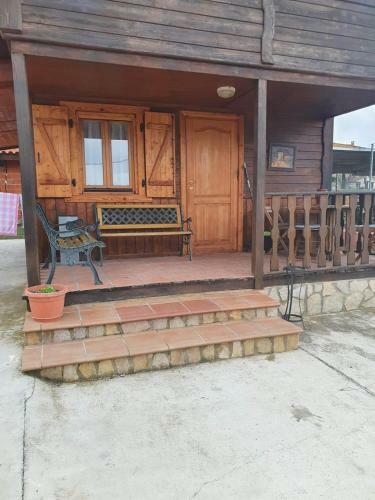 Caba�a De Madera Especial Y Acogedora