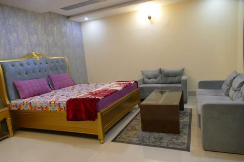 Hotel Usman Lodges Ajk