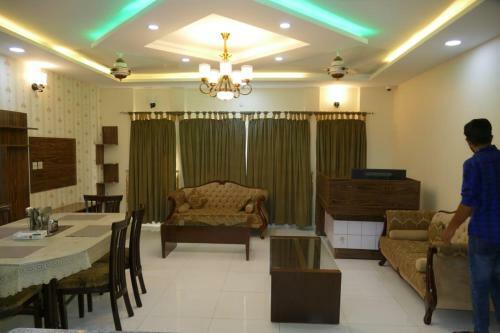 Hotel Usman Lodges Ajk
