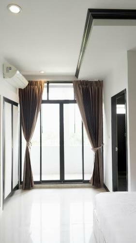 Hotel Roomquest Nichada Isb International