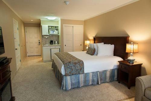 Inn At Spanish Head Resort Hotel