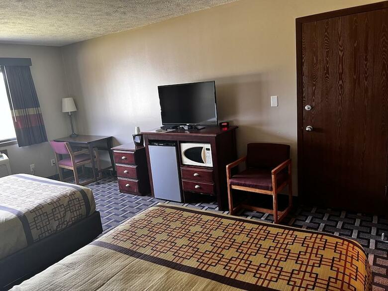 Hotel Sky Lodge Inn & Suites - Delavan