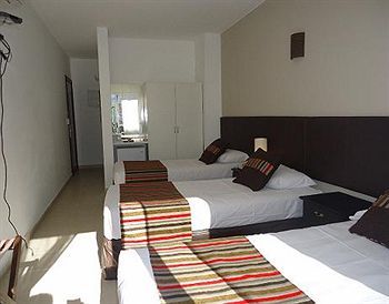 De La Plaza Hotel