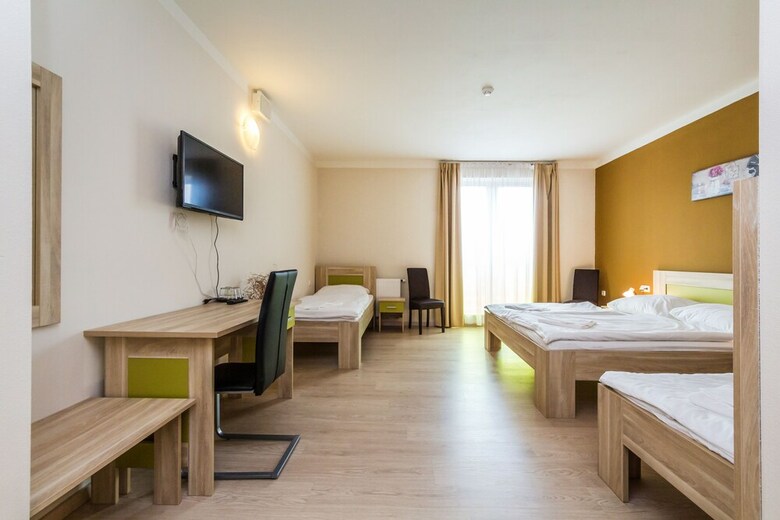 Nad Kr�lovnou Hotel & Restaurant