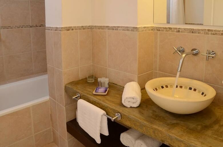 Hotel Jaina Resort And Spa