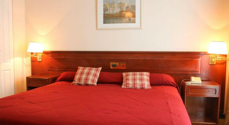 Hotel Reviens