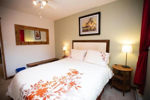 Alpenrose Revelstoke Bed & Breakfast