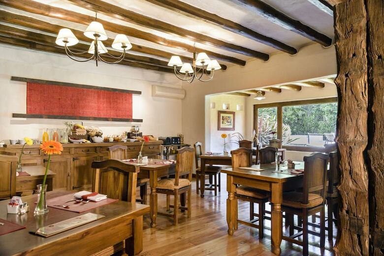 Hotel Lares De Chacras