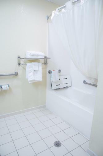 Hotel Baymont Inn & Suites