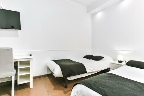 Hostal Laramond Barcelona Rooms