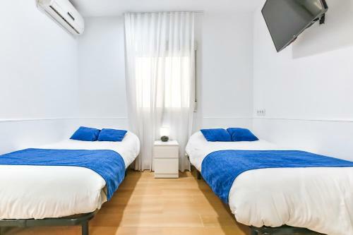 Hostal Laramond Barcelona Rooms