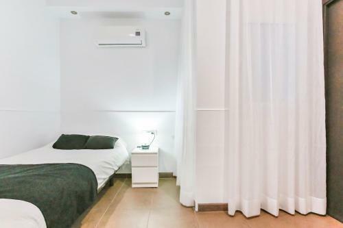Hostal Laramond Barcelona Rooms