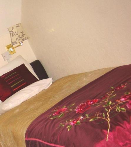 Hostal P&j Hotel