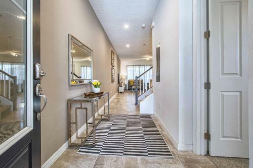 5 Bedrooms Townhome W- Splashpool - 8205sa