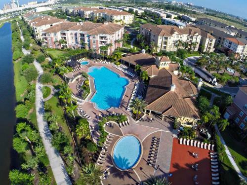 3br 2bath Condo Balcony 5min Conv Center 1388ft