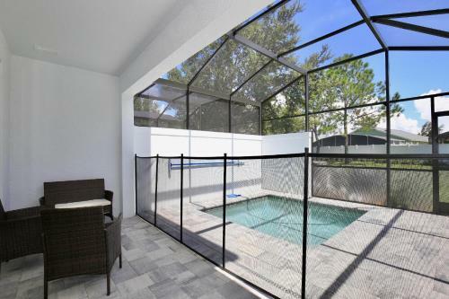 Great 4 Bedroom Townhouse In Hidden Forest, With Private Pool!