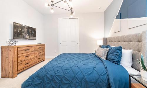 Dazzling 8 Bdrm Home With Putting Green At Encore