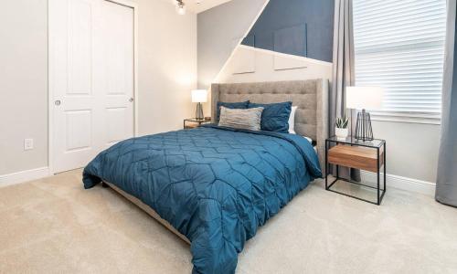 Dazzling 8 Bdrm Home With Putting Green At Encore