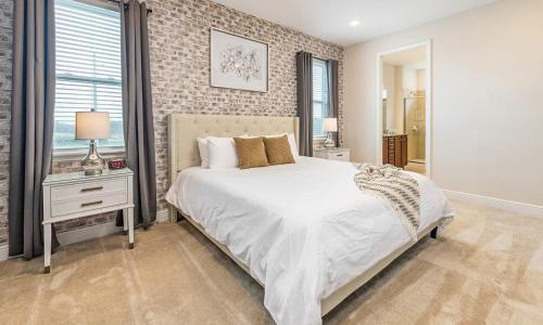 Vibrant Sun-filled 4 Bdrm Villa With Gaming Loft At Encore