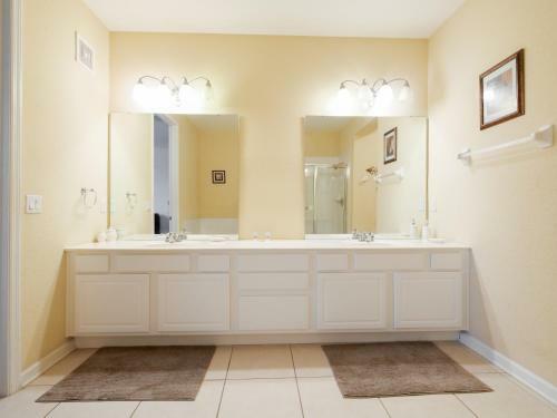 4br 2bath Condo Balcony 5min Conv Center 2020ft
