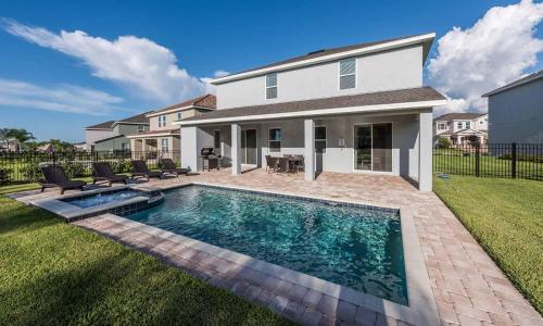 Stylish Sleek 9 Bdrm Home With Full Kitchen At Encore