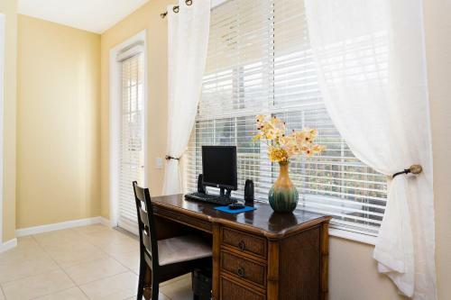 Renovated 4br Condo 5min Conv Center
