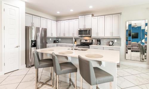 Refined 5 Bdrm Home With Themed Bedroom At Encore