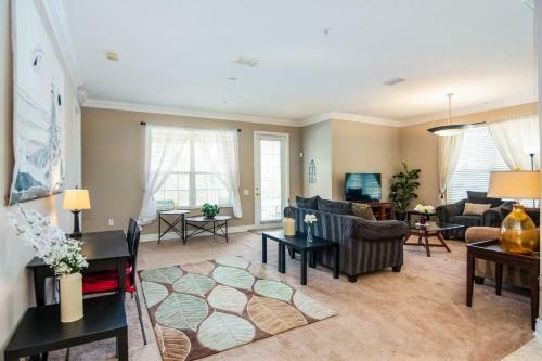 3br 2bath Condo Balcony 5min Conv Center 1410ft